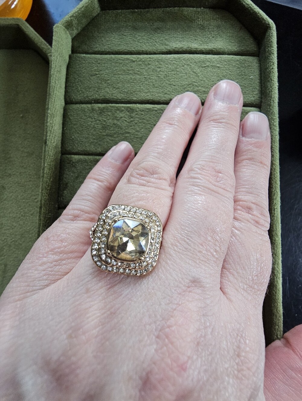 Avon Ring Size 6 - Picture 2 of 6